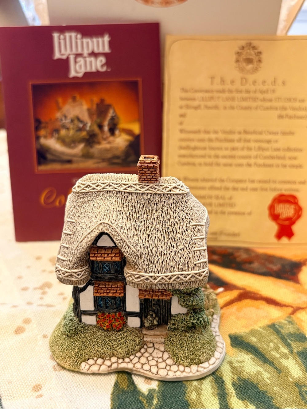 Vintage Lilliput Lane "Granny Smiths" miniature cottage